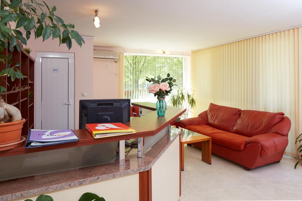 Guesthouse Kirov Ravda Exteriör bild