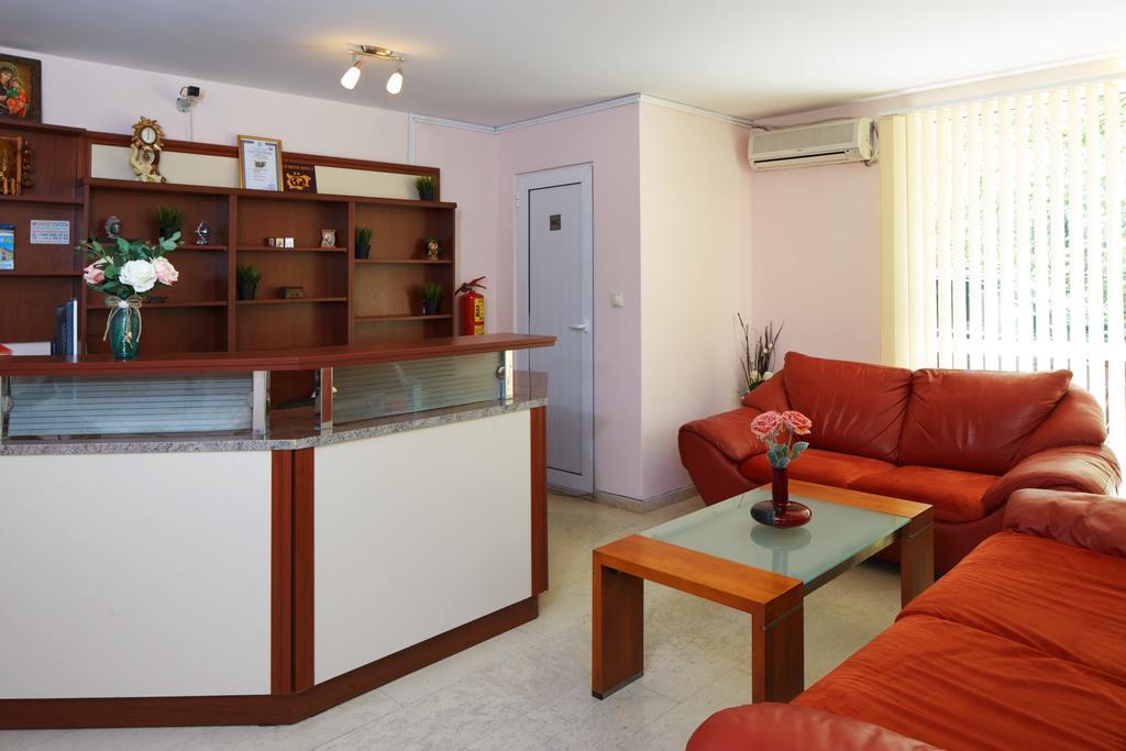 Guesthouse Kirov Ravda Exteriör bild